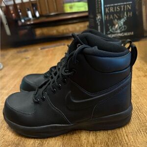 Nike Black Tactical Boots with Durable Outsole